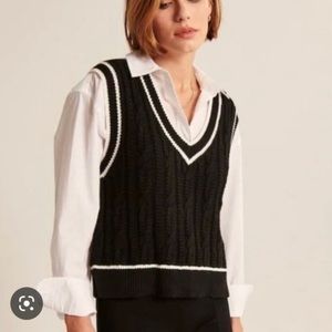 Abercrombie & Fitch Cropped Cable Knit V-Neck Sweater Vest